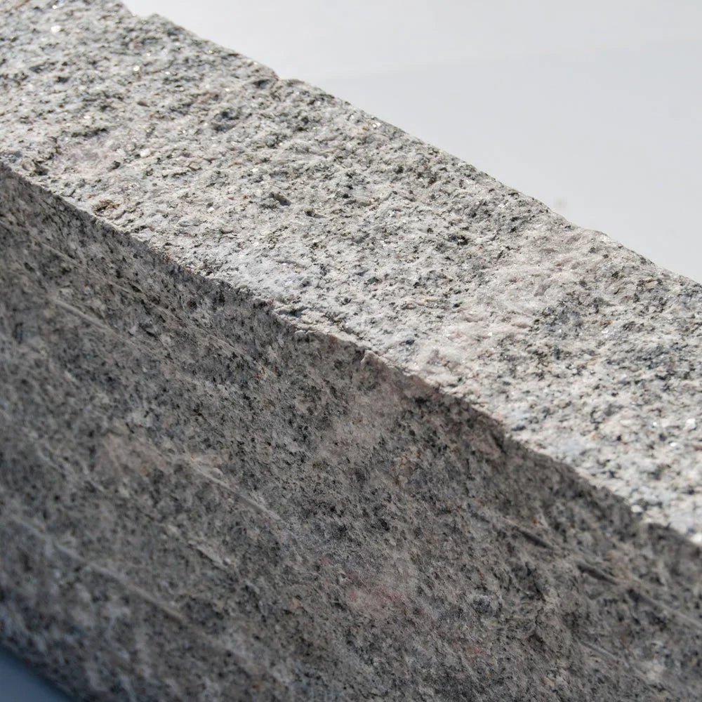 Kantsten Kuppam i lys grå