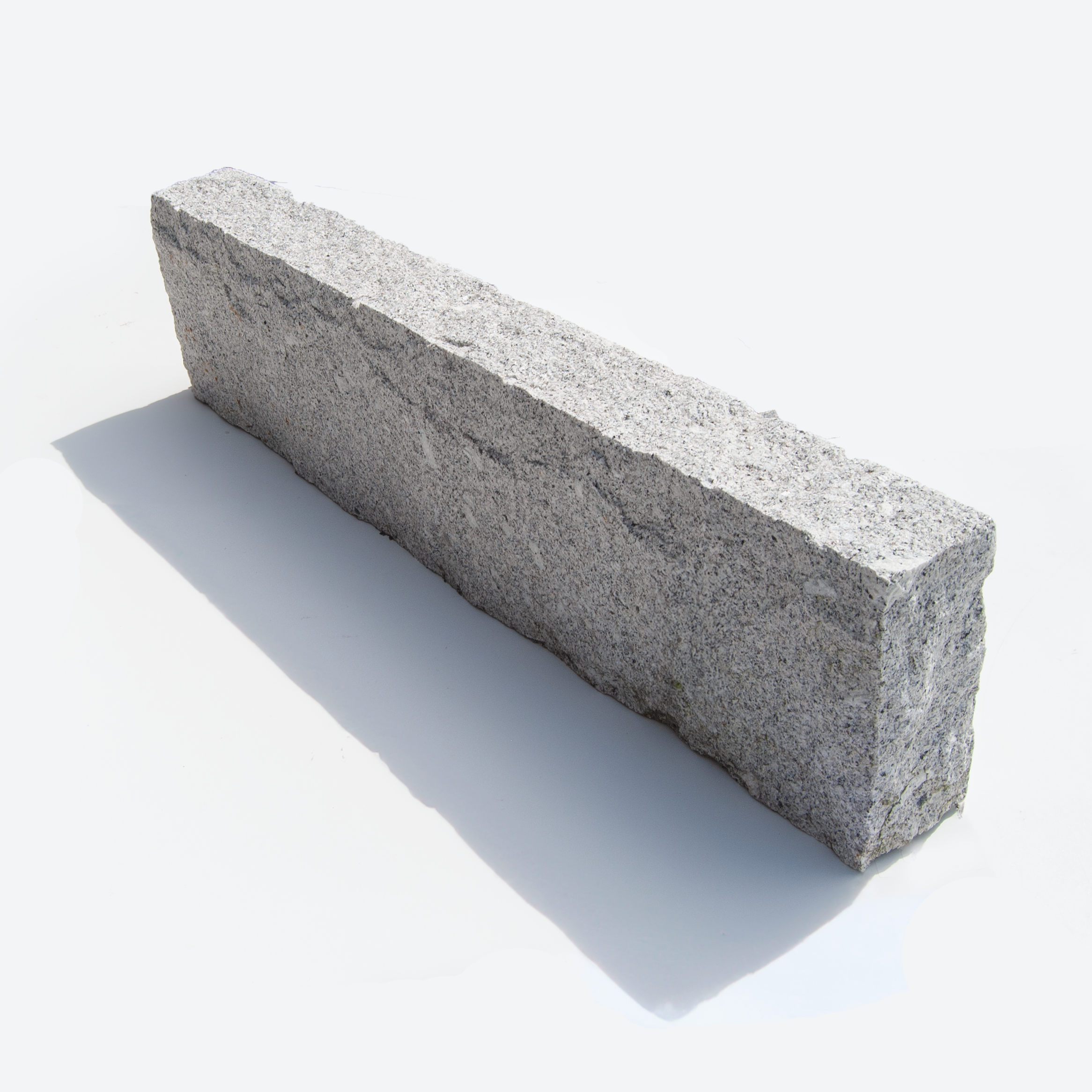 Kløvet kantsten, Portugisisk i lys grå