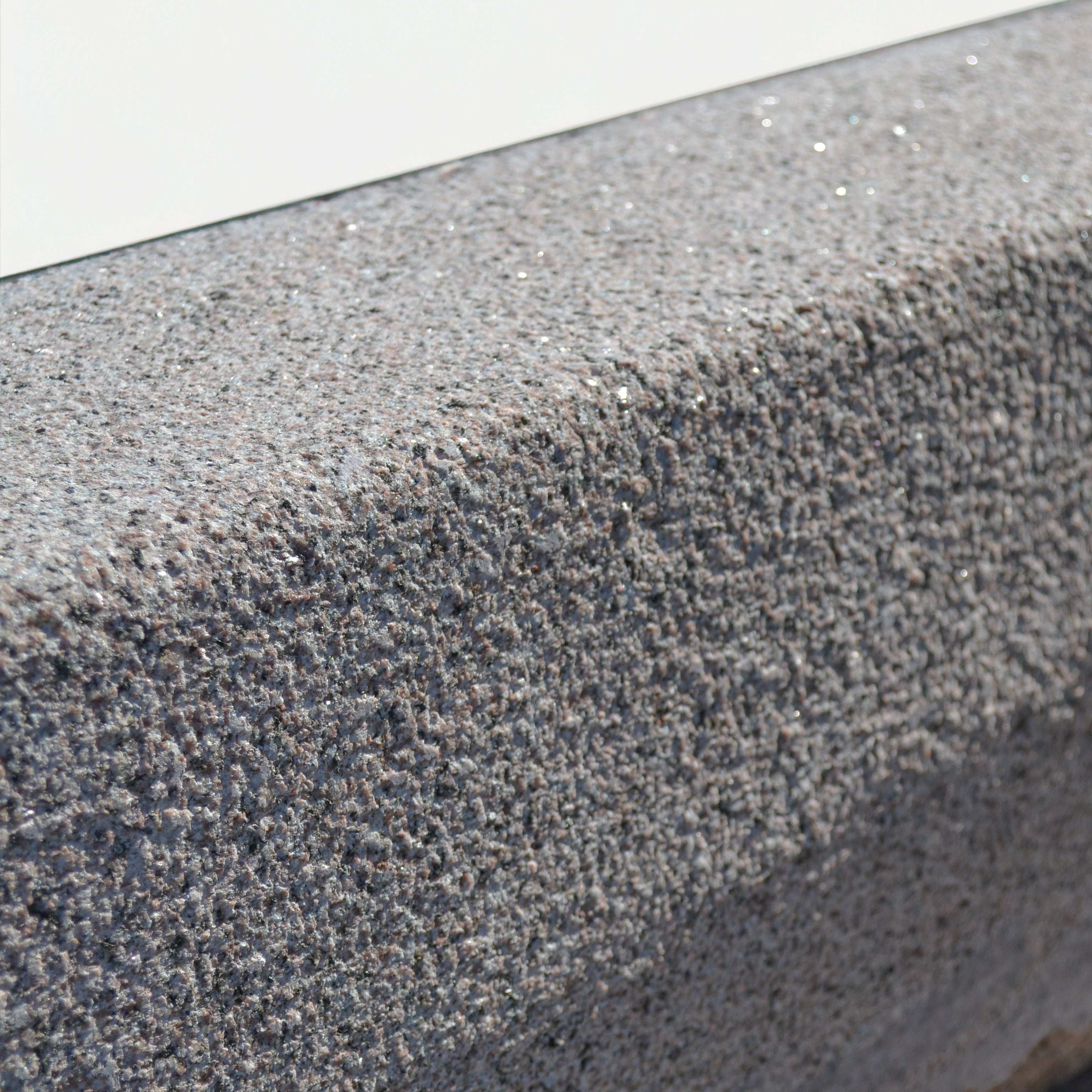 Kantsten, Rød stokhugget fas G352