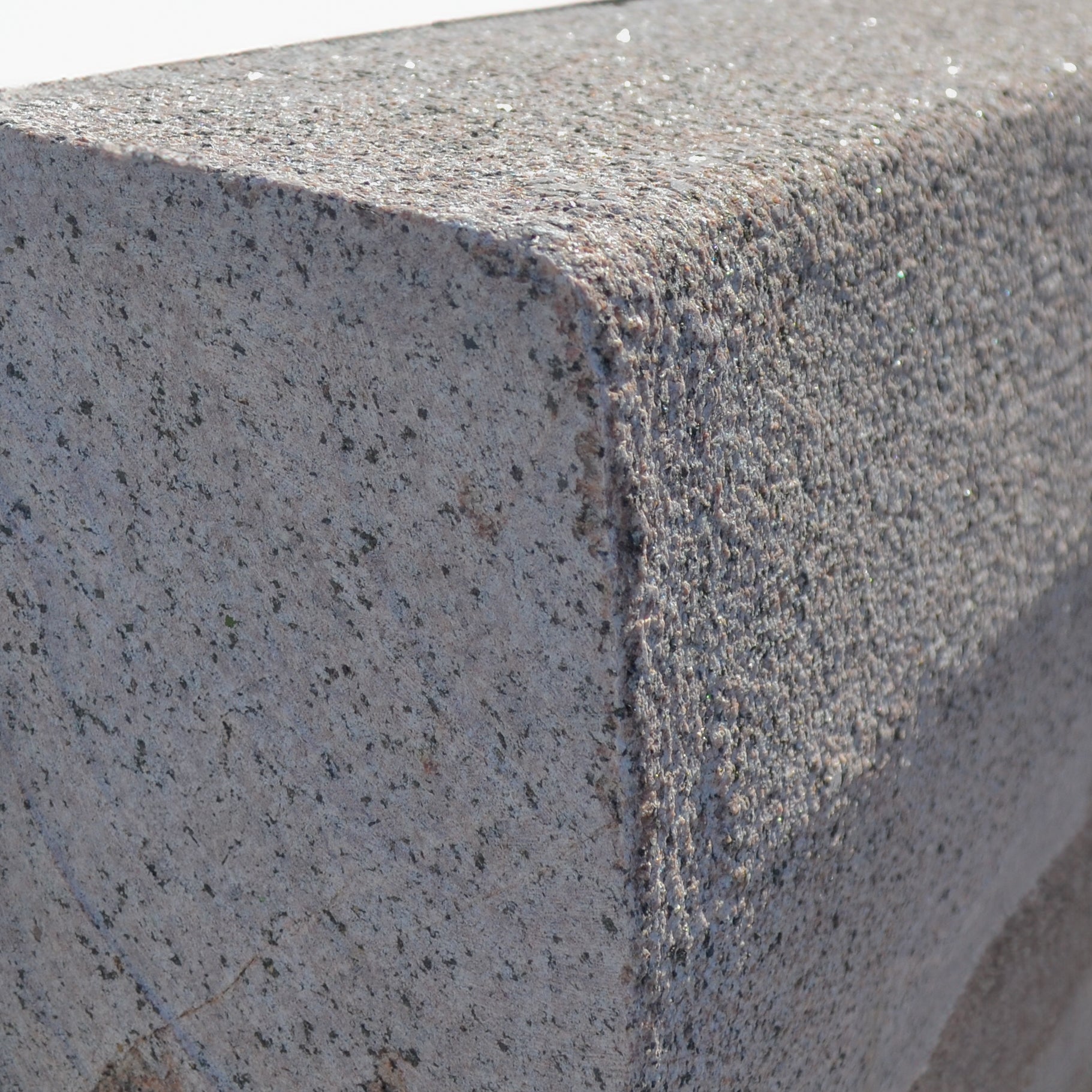 Kantsten, Rød stokhugget fas G352