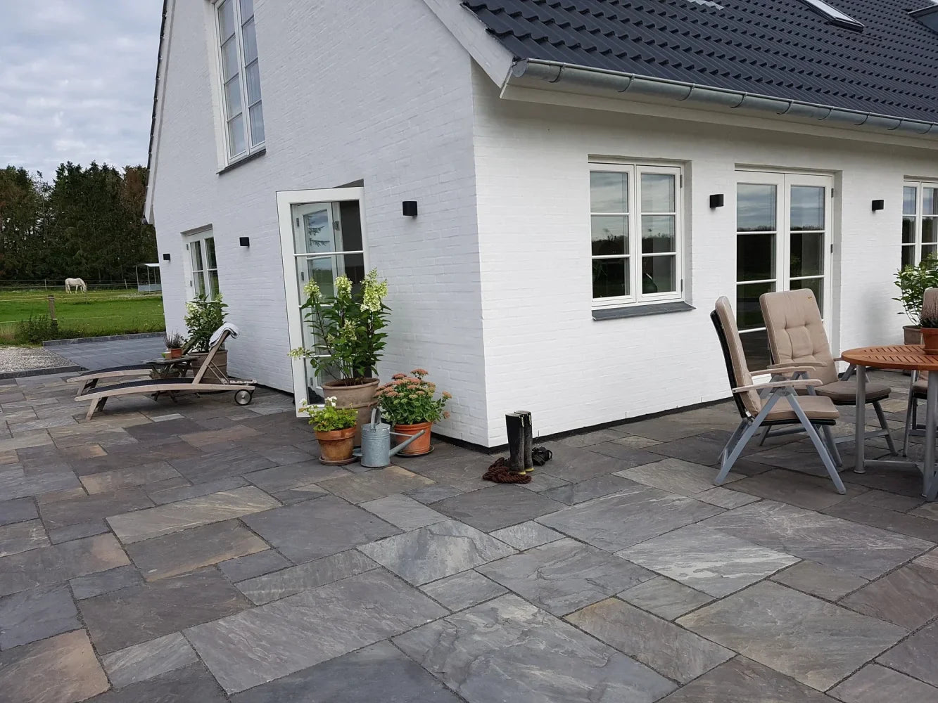 Sandsten i romersk mønster Dark