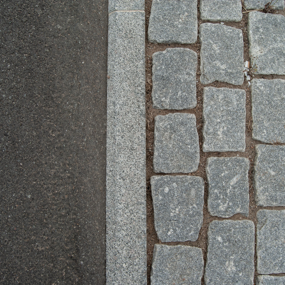 Stokhugget kantsten med fas