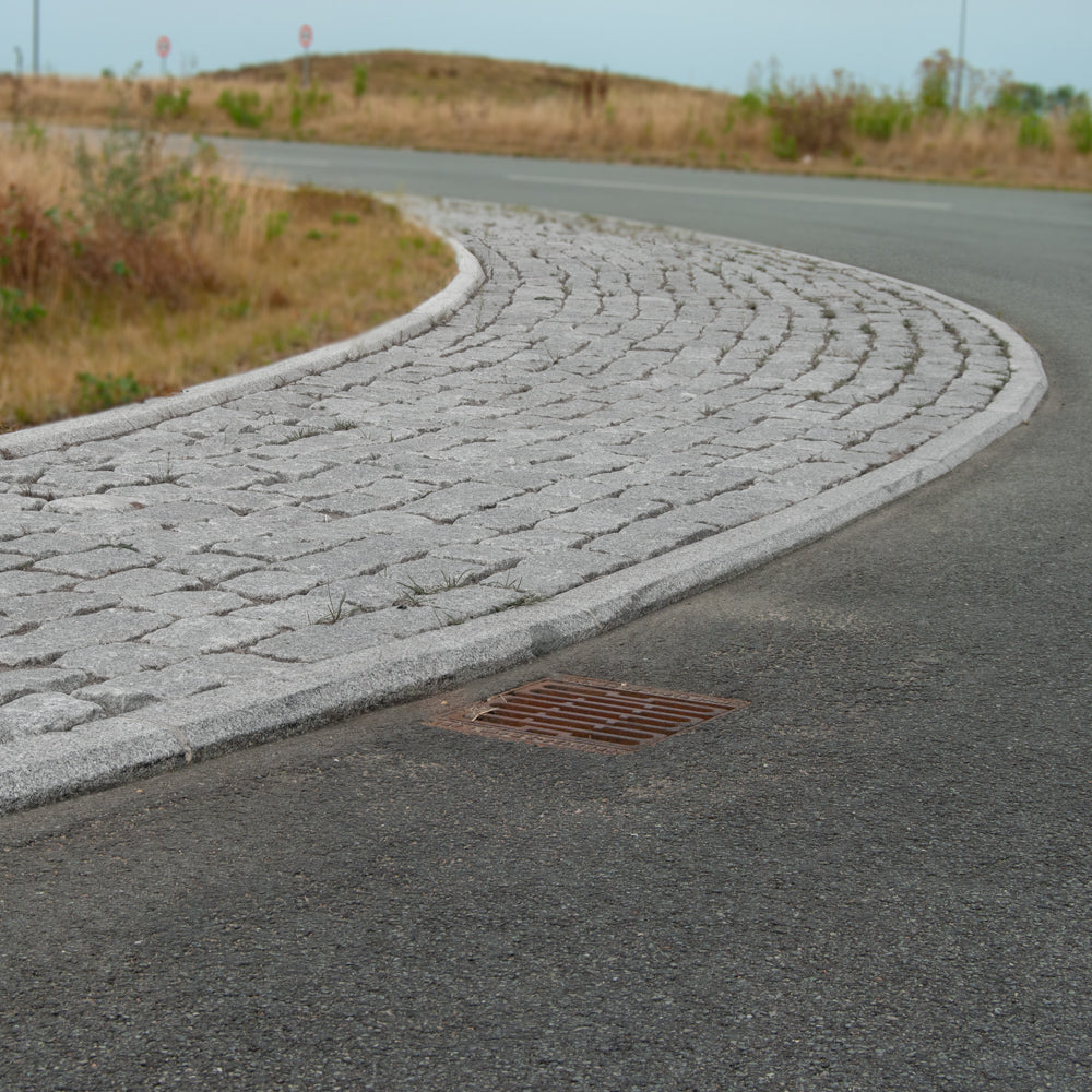 Stokhugget kantsten med fas