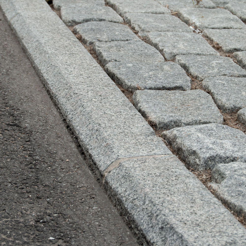 Stokhugget kantsten med fas