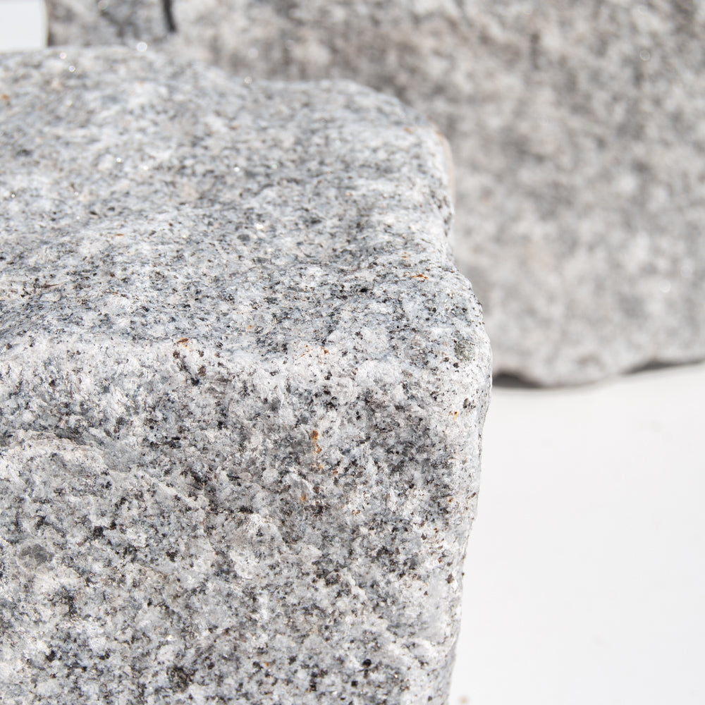 Brosten, Portugisisk i lys grå