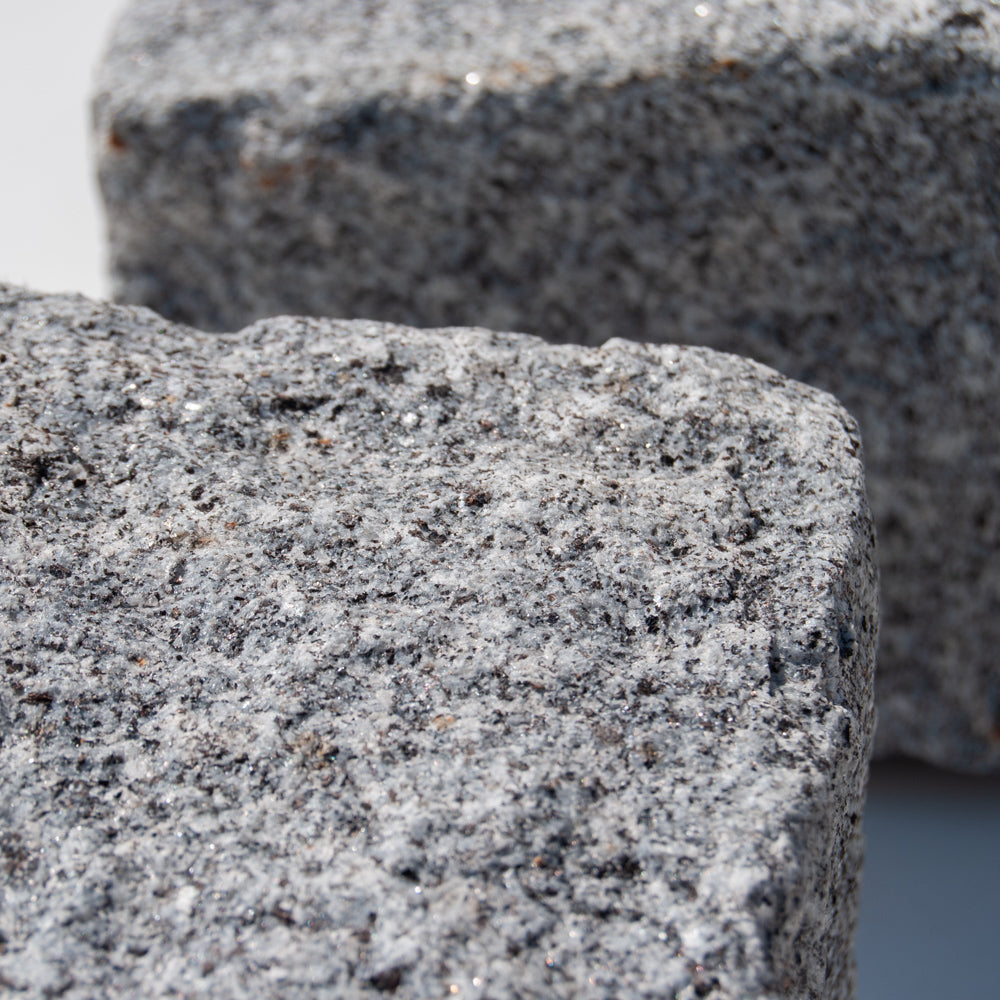 Brosten, Portugisisk i mørk grå