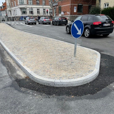 Futura – Savet/jetbrændt kantsten m. fas